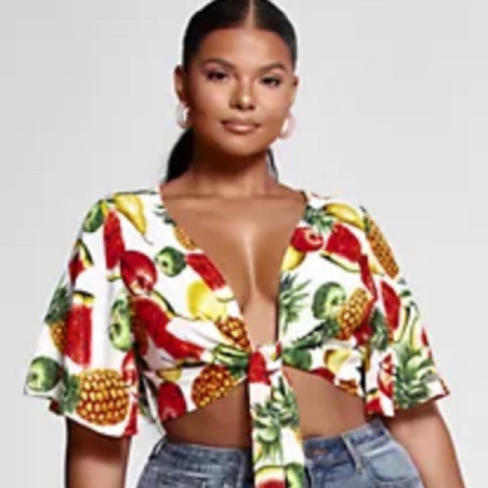 NWT FASHION TO FIGURE X SRV Fruit print tie front crop top. Size 0 (12)